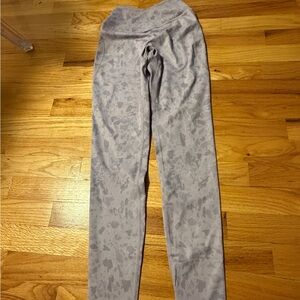 Alphalete lavender Patterned High-Waist Leggings